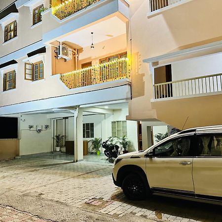 Zoomstay - 3Bhk Apartments Benares Buitenkant foto