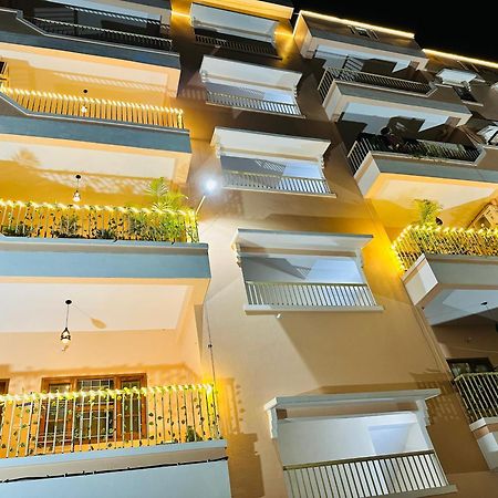 Zoomstay - 3Bhk Apartments Benares Buitenkant foto
