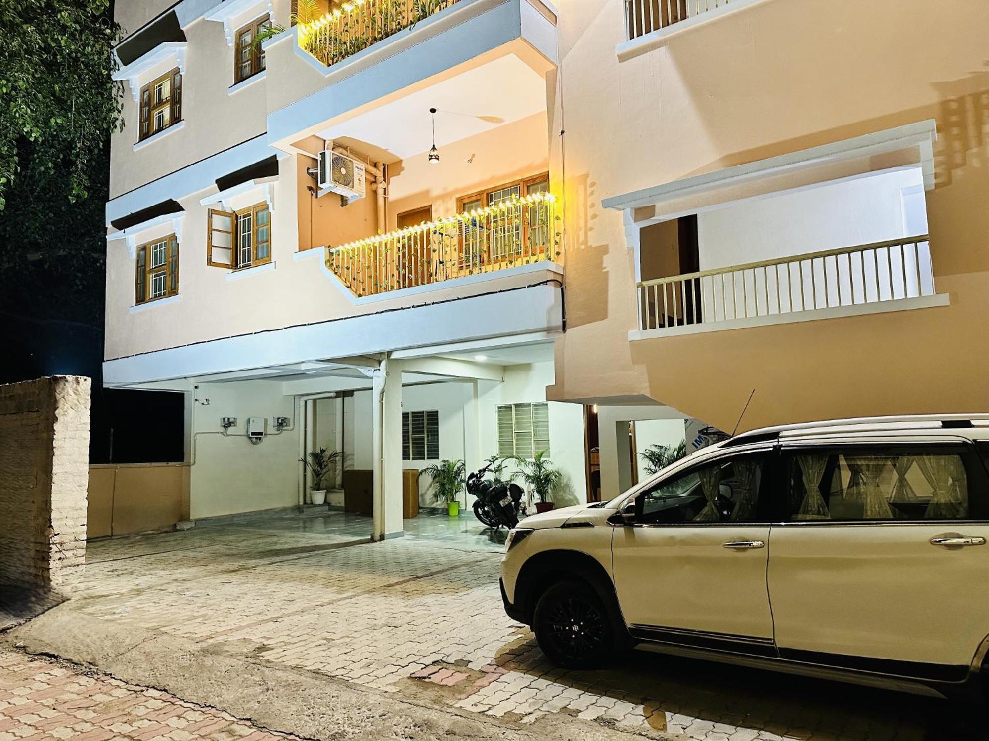 Zoomstay - 3Bhk Apartments Benares Buitenkant foto