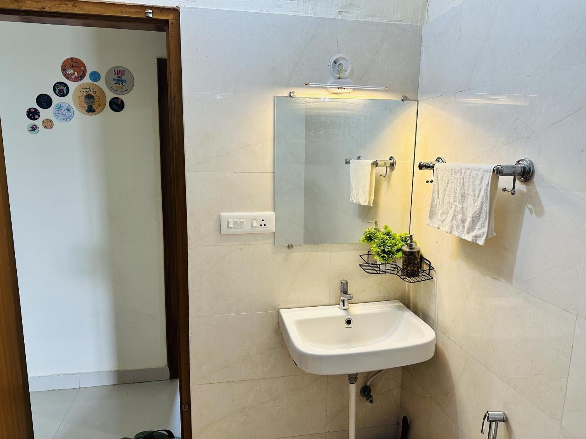 Zoomstay - 3Bhk Apartments Benares Buitenkant foto